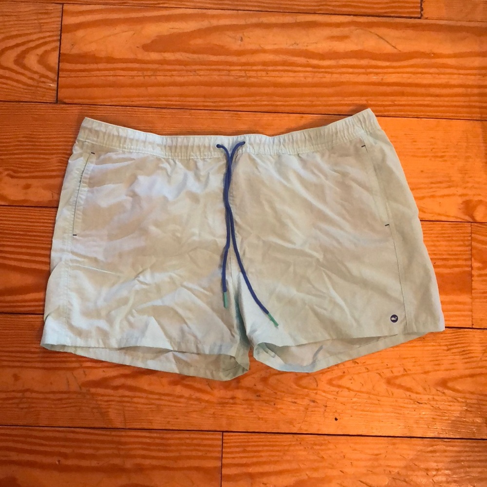 Vineyard Vines performance shorts limited edition